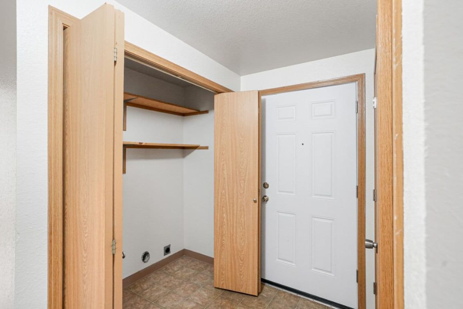 Salem Apartment: 2108 Red Oak Dr S