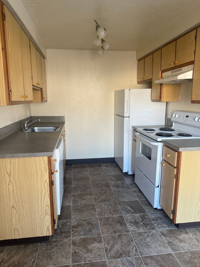 Salem Apartment: 4097 Satter Drive NE