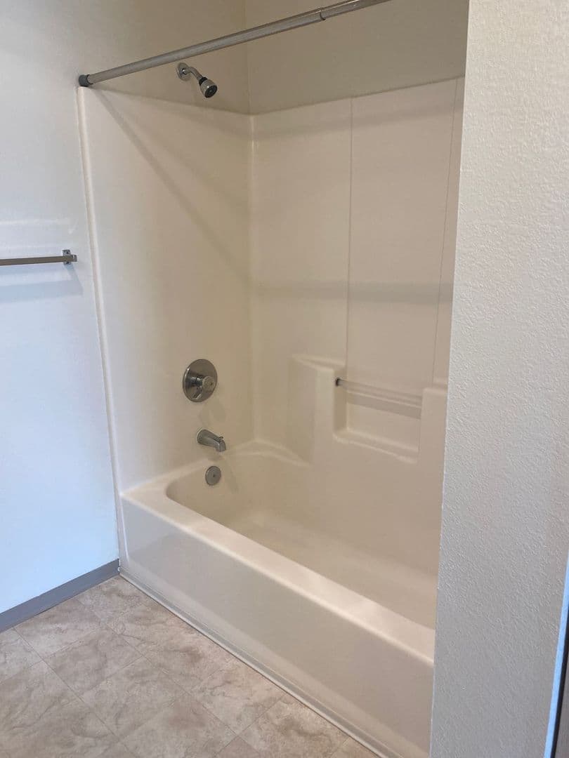 Albany Apartment: 3320 Jackson Street SE