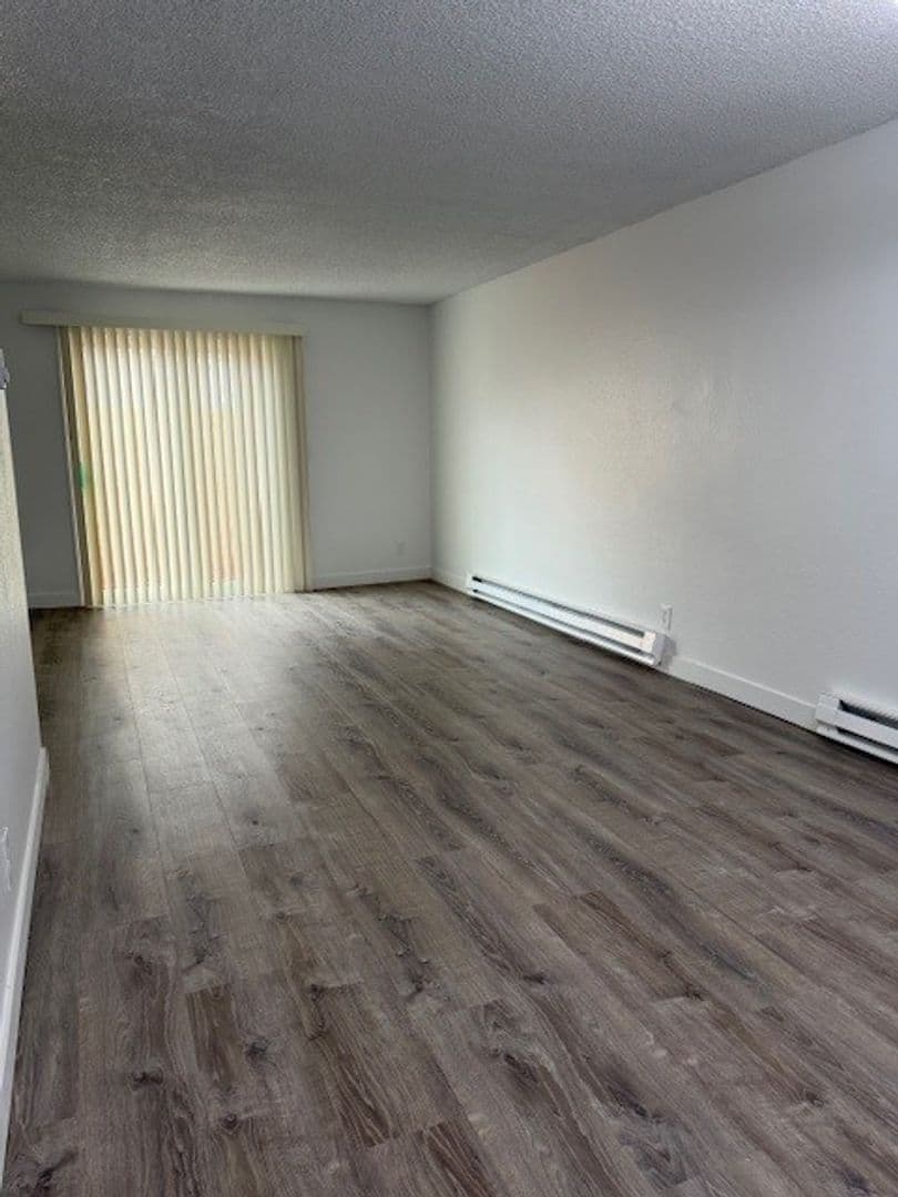 Salem Apartment: 3414 30th Ave NE