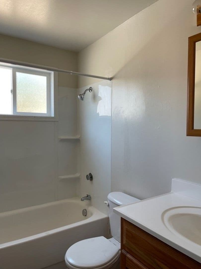 Salem Apartment: 1143 6th Street NW