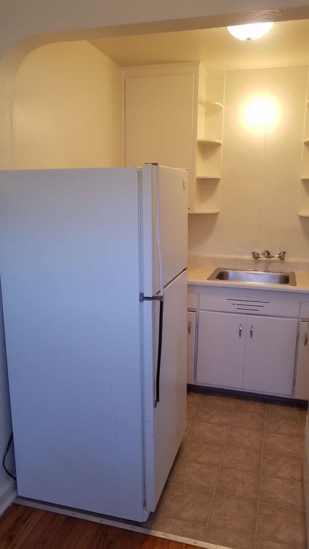 Salem Apartment: 1642 13th St SE