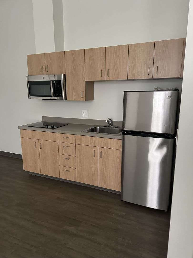 Salem Apartment: 990 Broadway St NE