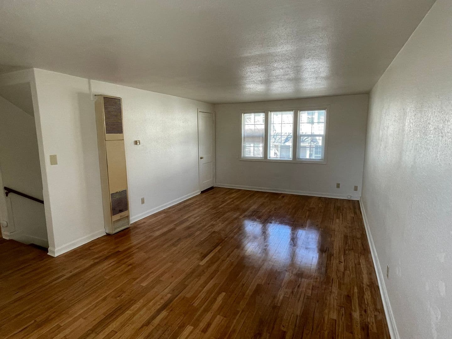 Roseburg Apartment: 1104 NE Freemont Ave