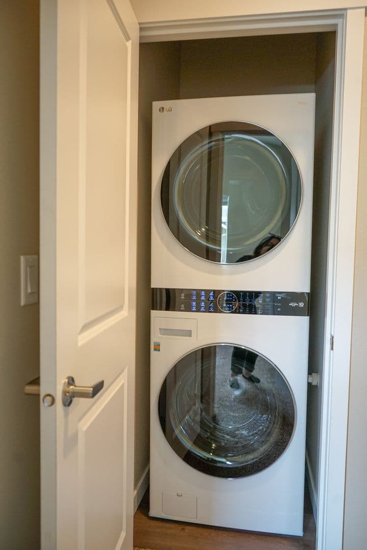 Salem Apartment: 4624 Lancaster Dr NE