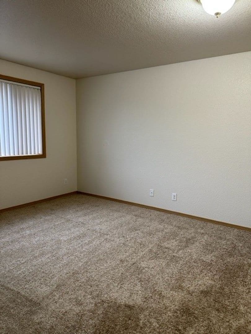 Keizer Apartment: 581 Manbrin Drive NE