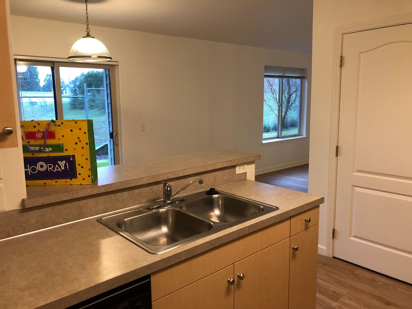 Sutherlin Apartment: 233 NW Sherman St