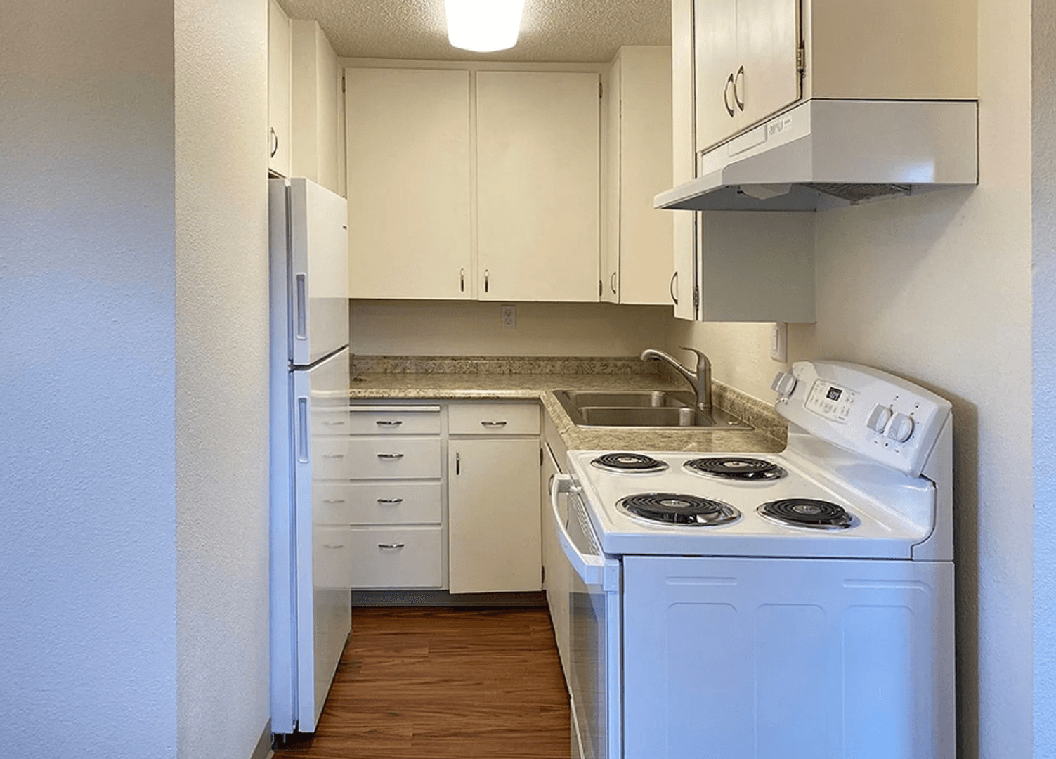 Monmouth Apartment: 775 N Knox Street