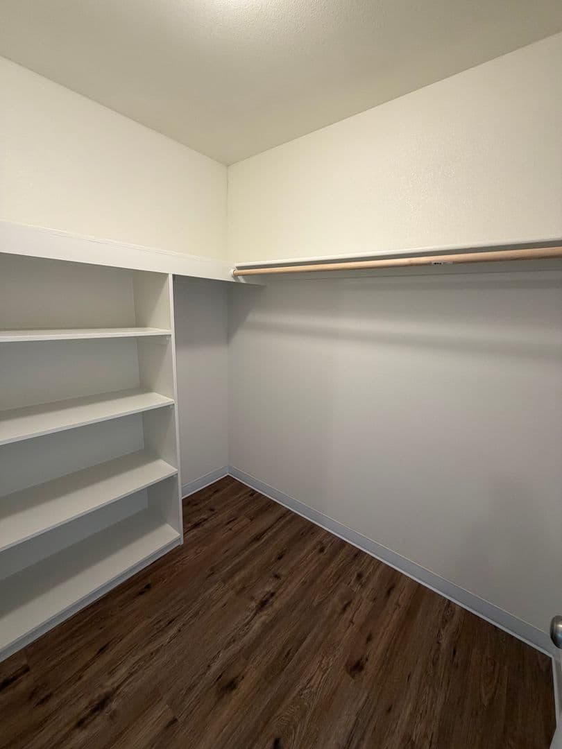 Keizer Apartment: 3983 Pleasant View Drive