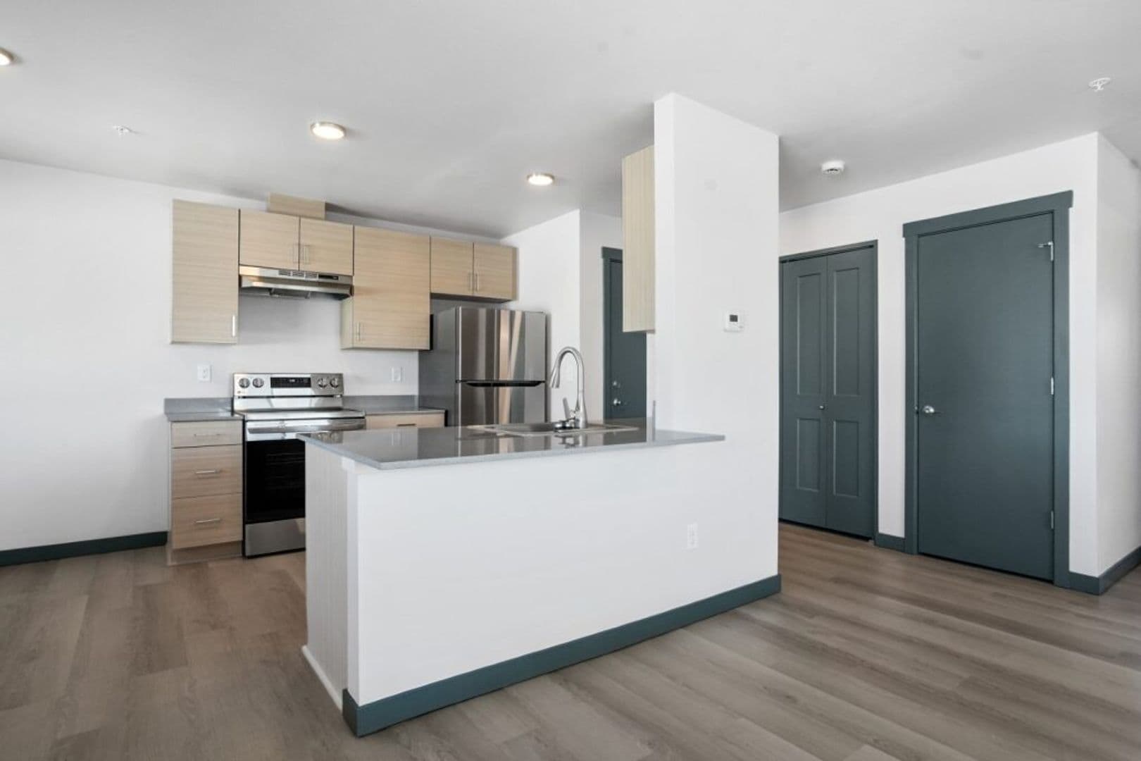 Lebanon Apartment: 305 East Airport Road