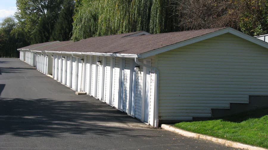 Independence Apartment: 205 N Gun Club Road