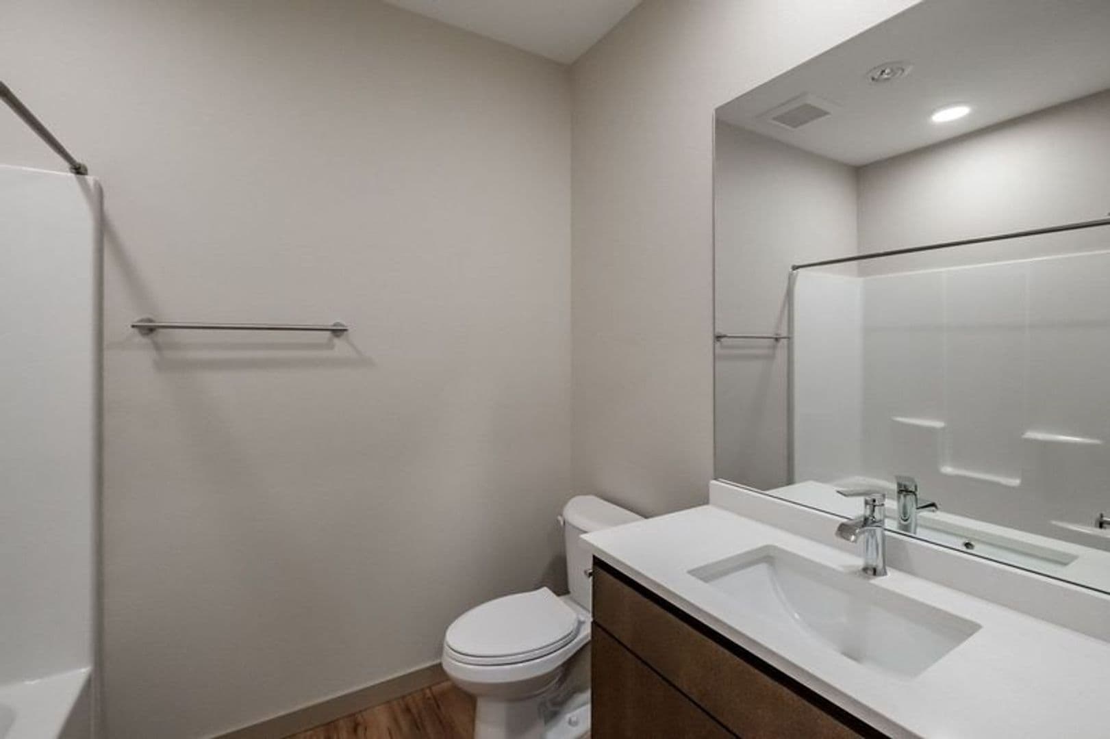 Keizer Apartment: 756 Chemawa Rd NE