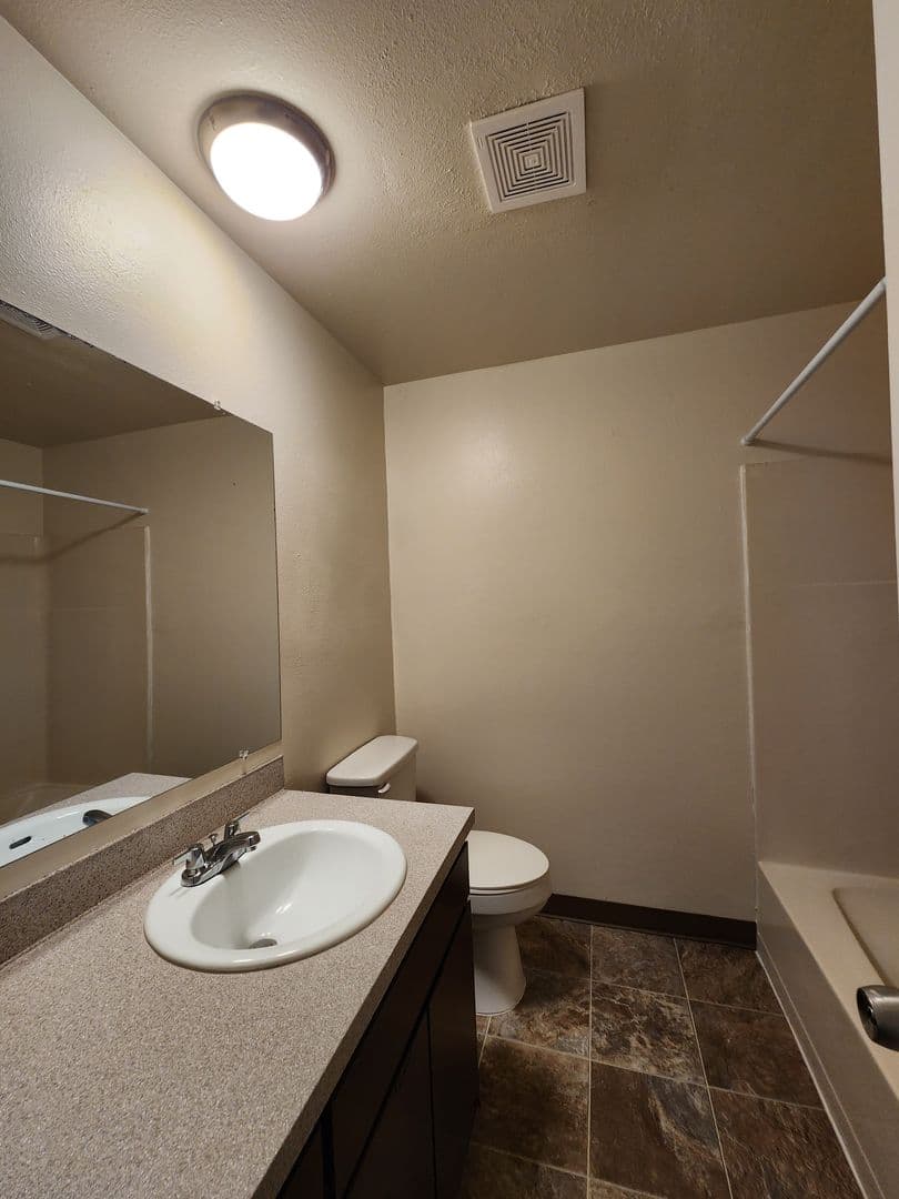 Salem Apartment: 3414 30th Ave NE