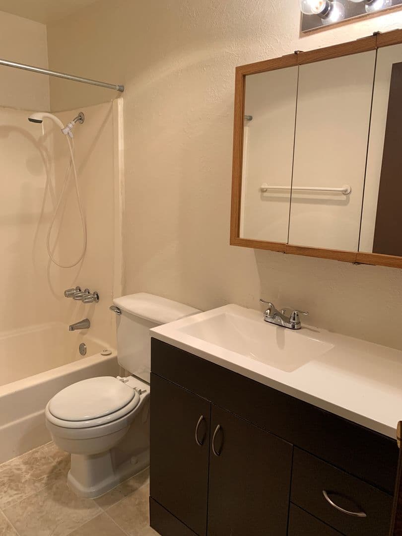 Salem Apartment: 731 Gerth Ave NW