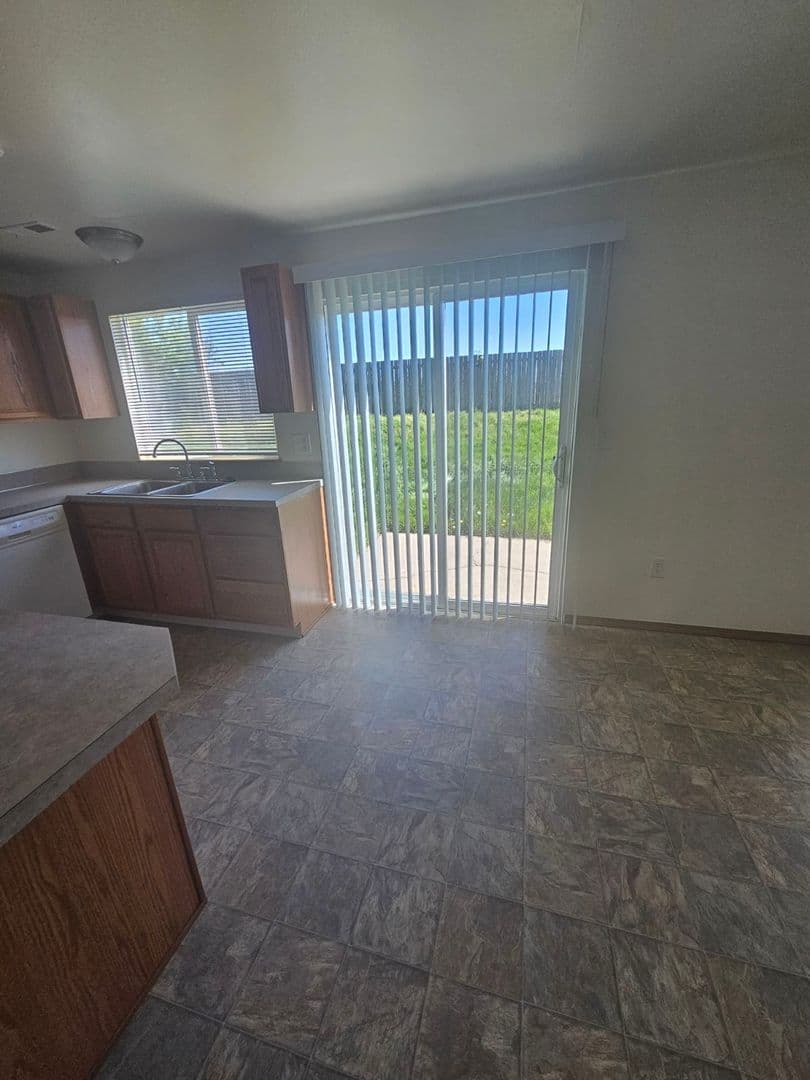Albany Townhome: 3511 25th Court SE