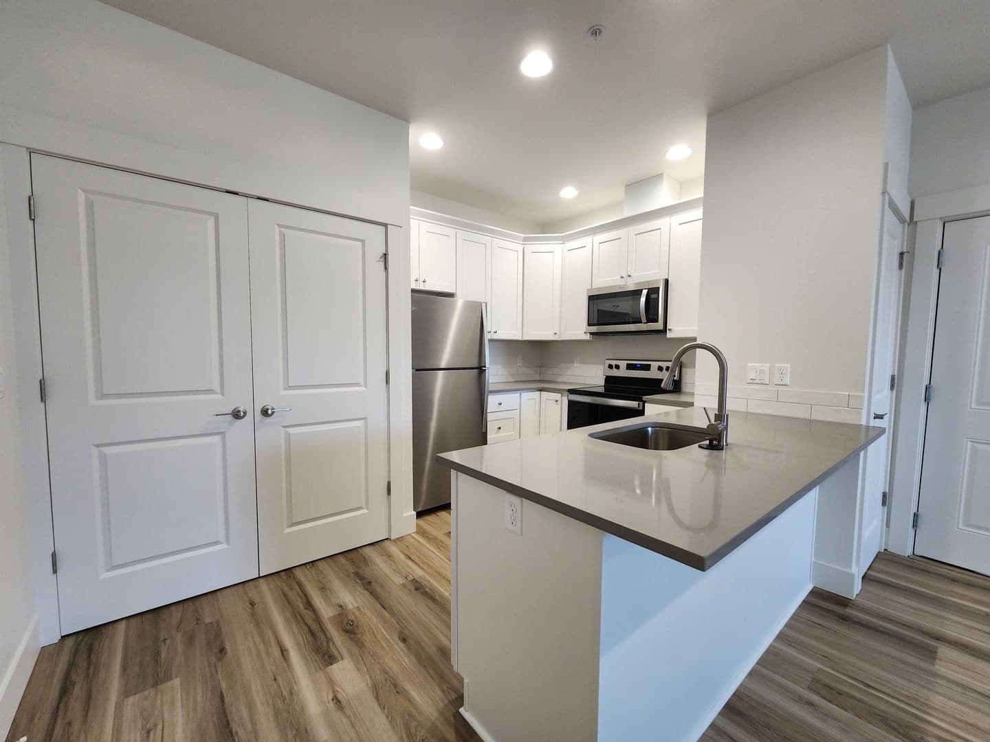 Keizer Apartment: 1065 Clearview Ave NE