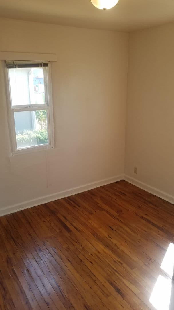 Salem Apartment: 1642 13th St SE