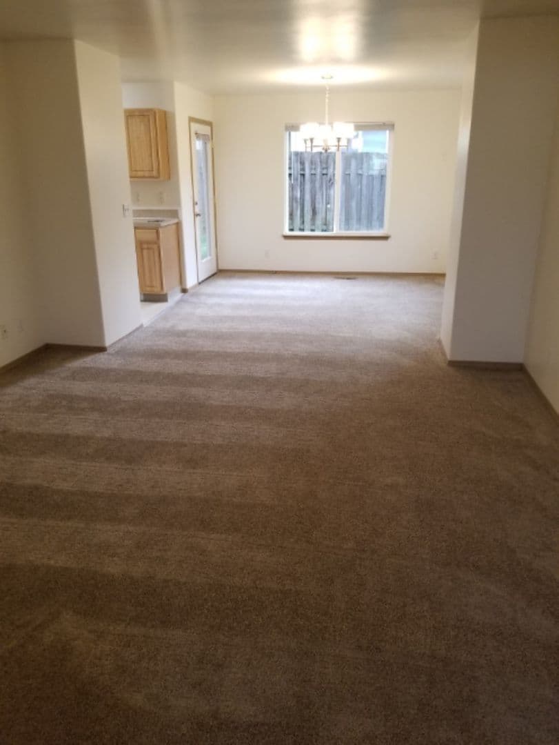 Albany Townhome: 3511 25th Court SE