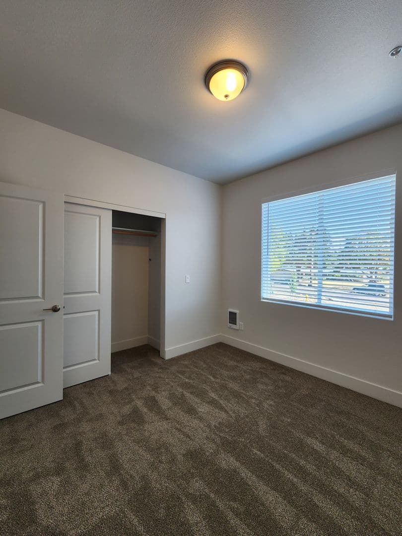 Keizer Apartment: 1065 Clearview Ave NE