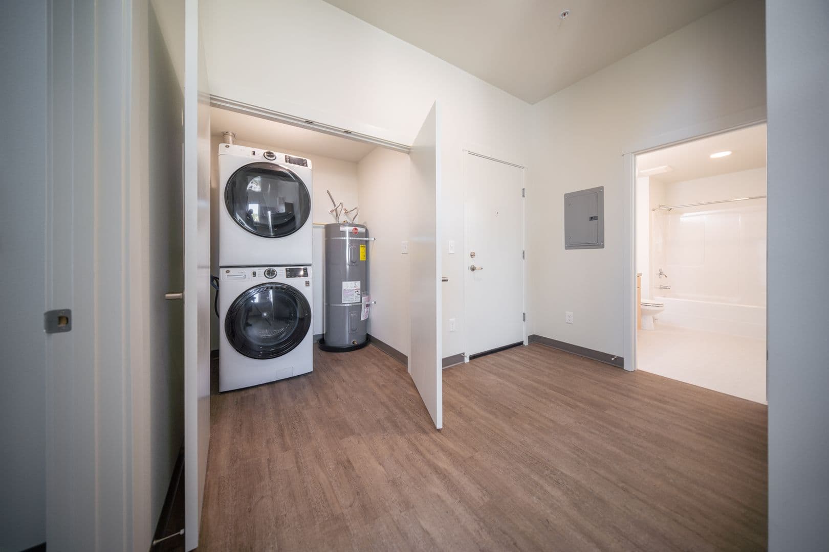 Salem Apartment: 990 Broadway St NE