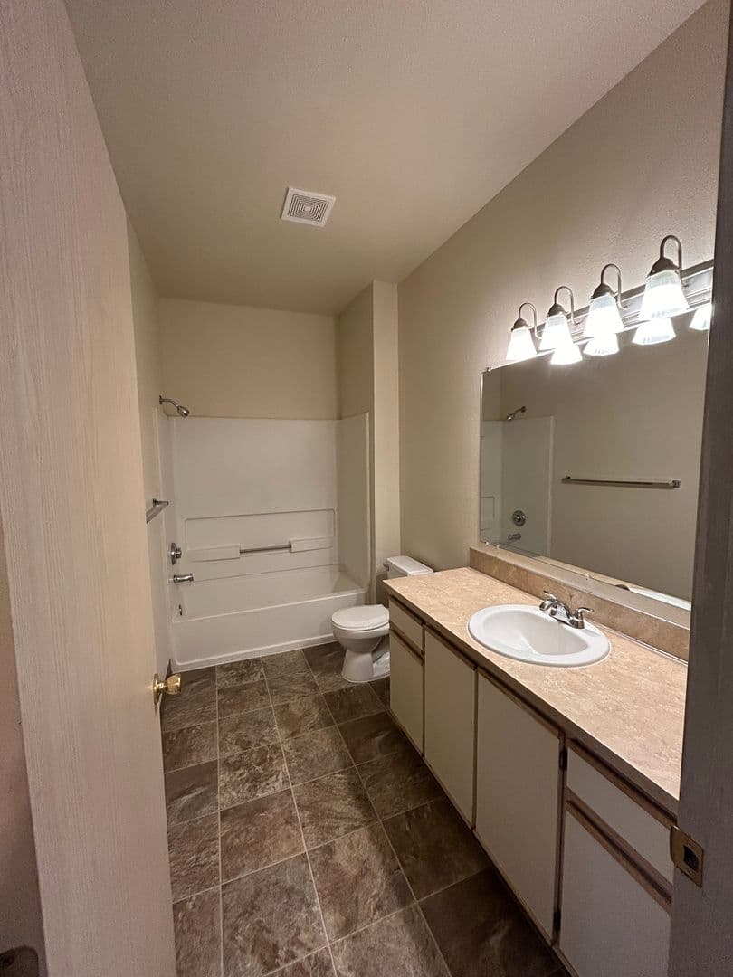 McMinnville Apartment: 2938 NE Evans St