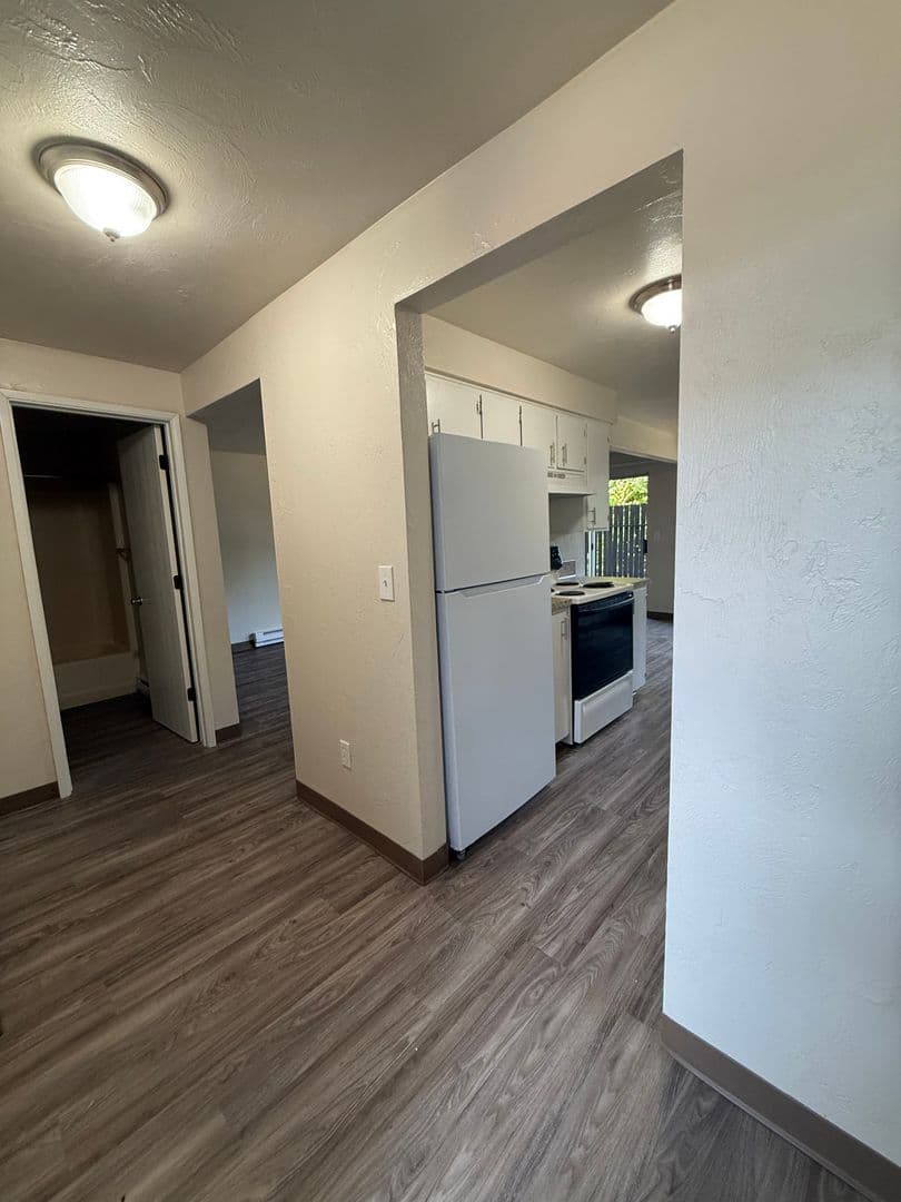 Salem Apartment: 3755 Hawthorne Ave NE