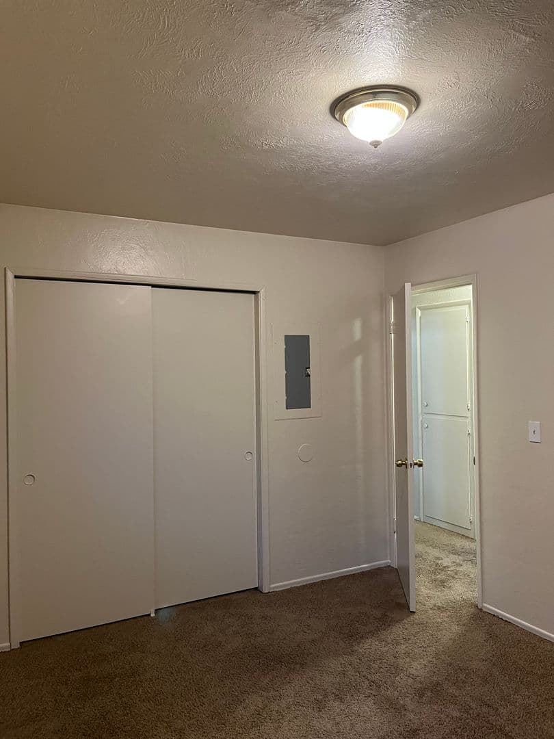 Salem Apartment: 4235 Fir Rest Way NE
