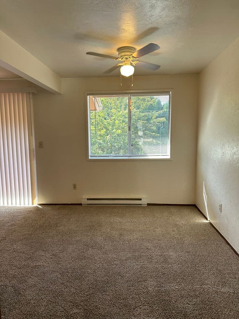 Salem Apartment: 3755 Hawthorne Ave NE