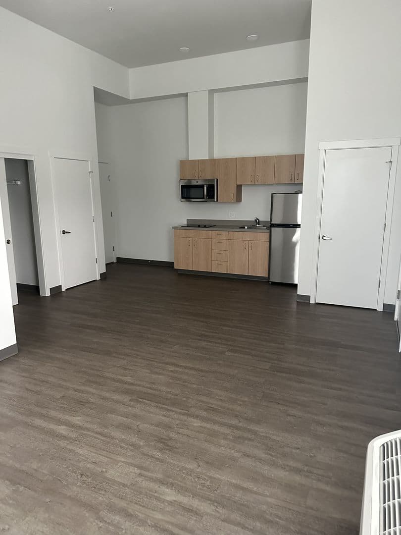 Salem Apartment: 990 Broadway St NE