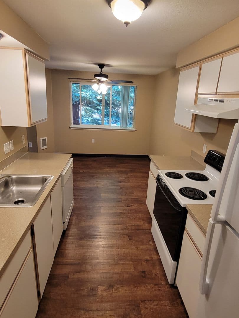 Salem Apartment: 435 Vista Ave SE