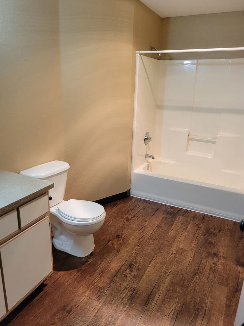 Salem Apartment: 435 Vista Ave SE