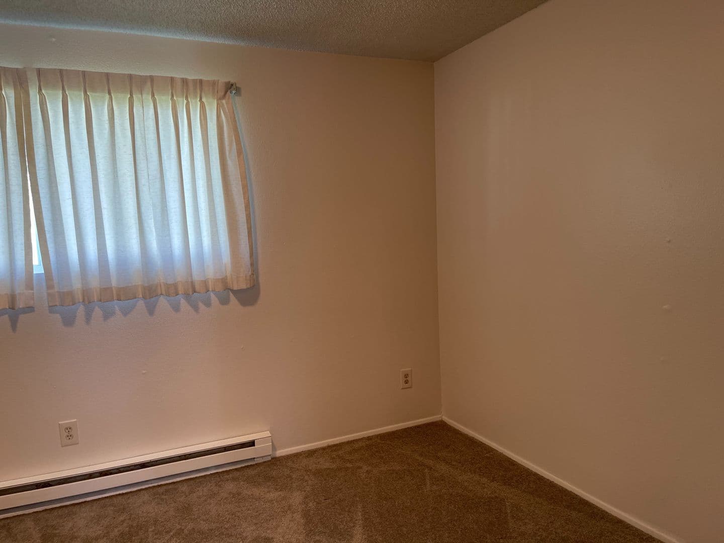 Salem Apartment: 440 Lancaster Drive SE