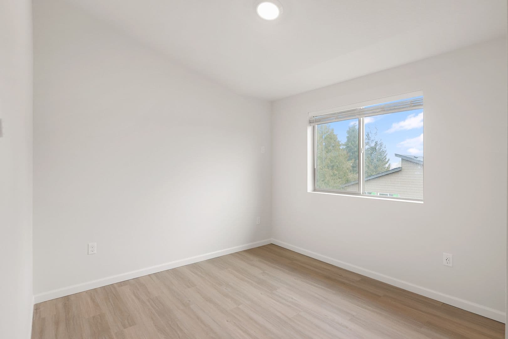 Salem Apartment: 4433 Mahrt Ave SE