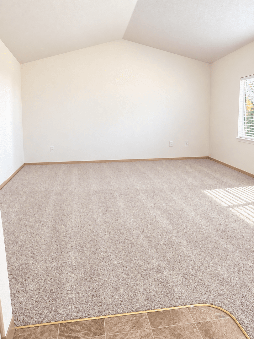 Independence Apartment: 205 N Gun Club Road
