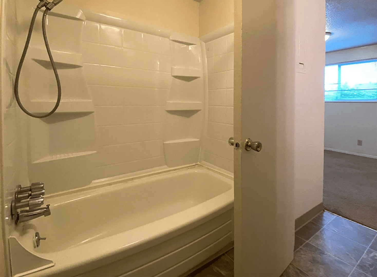 Monmouth Apartment: 775 N Knox Street