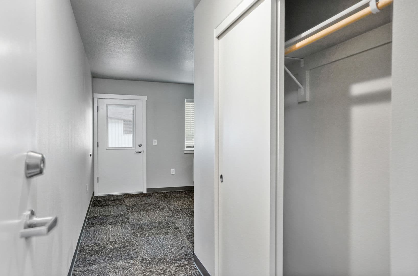 Monmouth Apartment: 505 Jackson St W