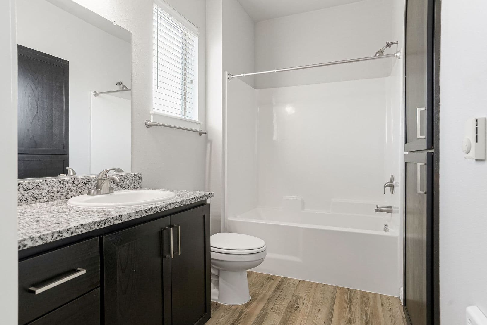Salem Apartment: 3240 Harold Drive NE