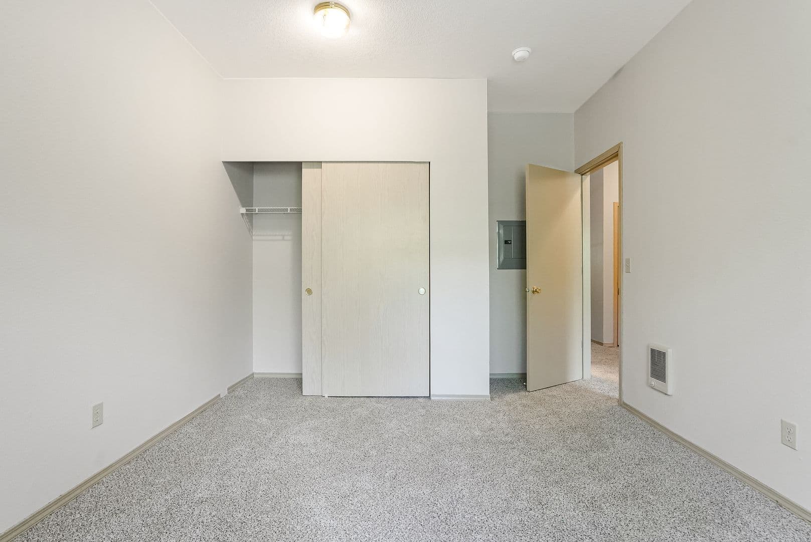 McMinnville Apartment: 2938 NE Evans St