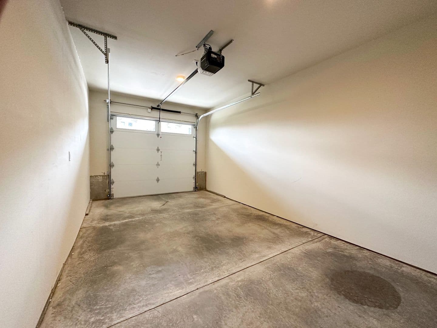 Salem Apartment: 4624 Lancaster Dr NE