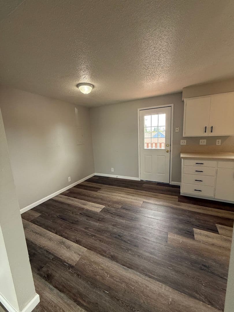 Albany Apartment: 910 18th Ave SE