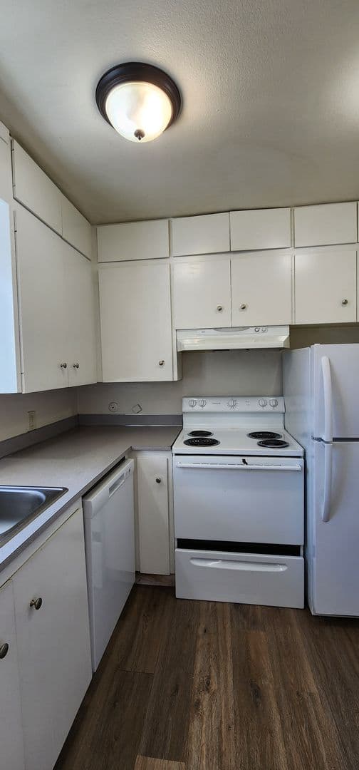 Lebanon Apartment: 820 Park Street