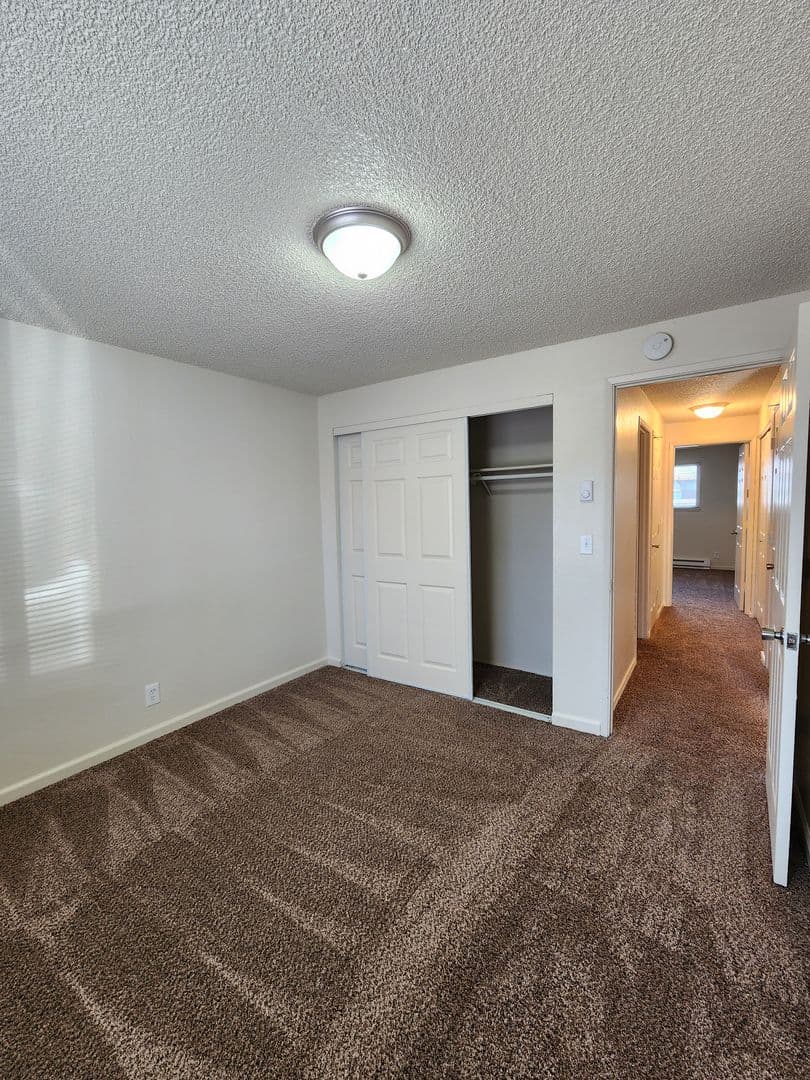 Salem Apartment: 3414 30th Ave NE