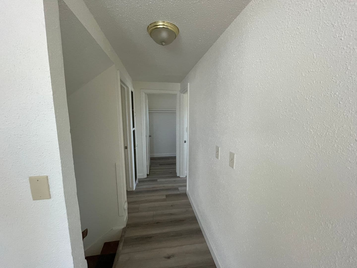 Roseburg Apartment: 1104 NE Freemont Ave