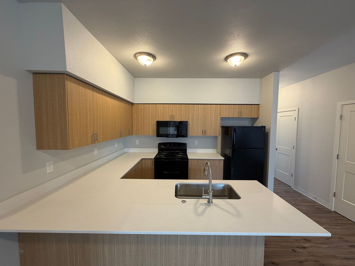 Keizer Apartment: 3983 Pleasant View Drive