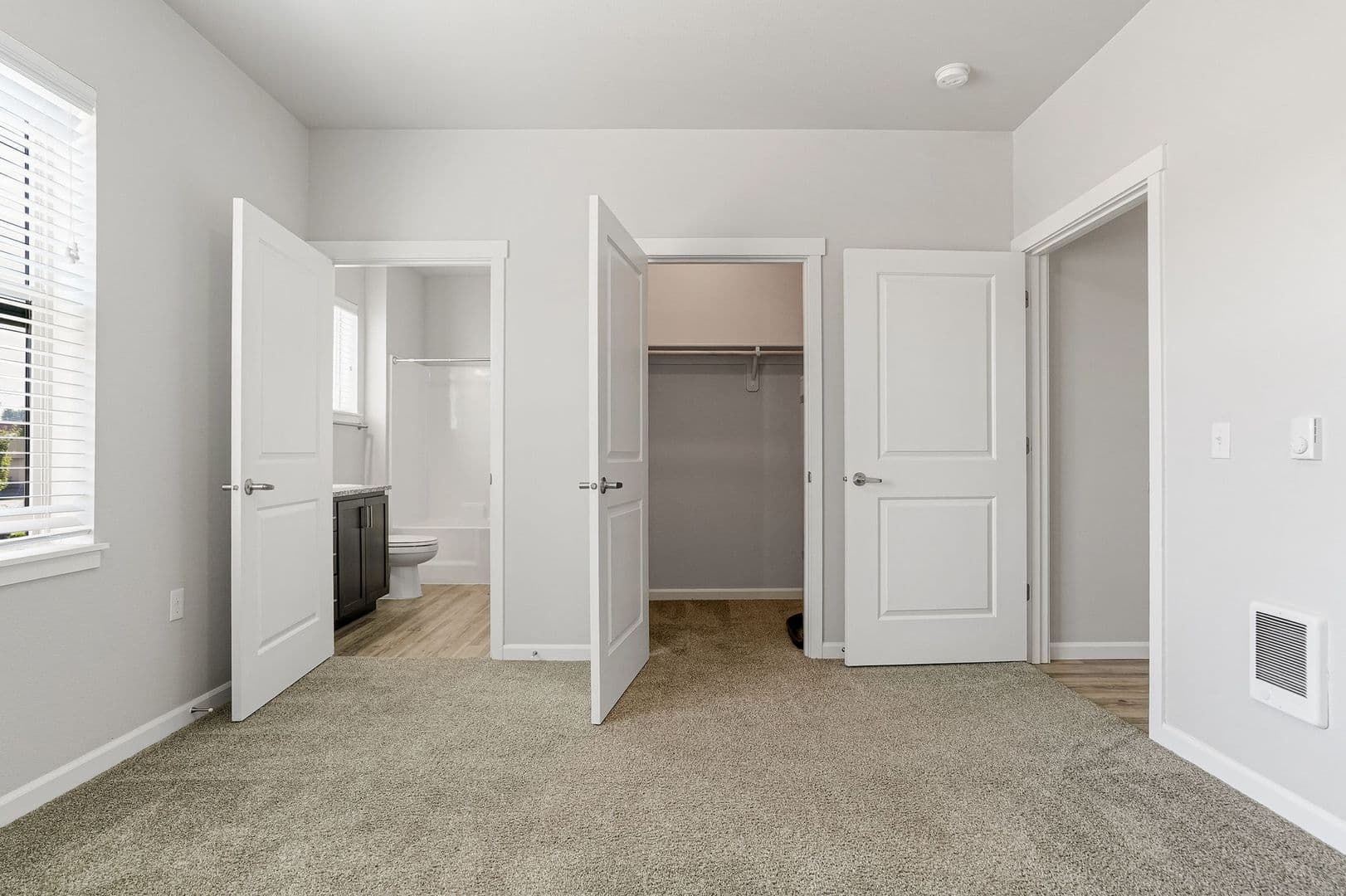 Salem Apartment: 3240 Harold Drive NE