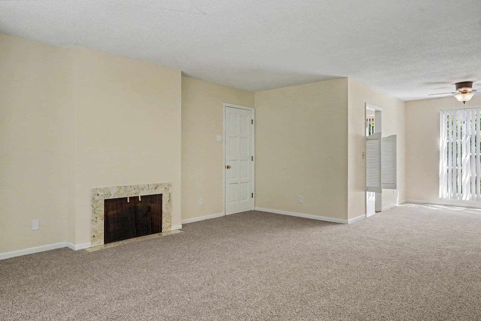 Salem Apartment: 260 Wilson St S