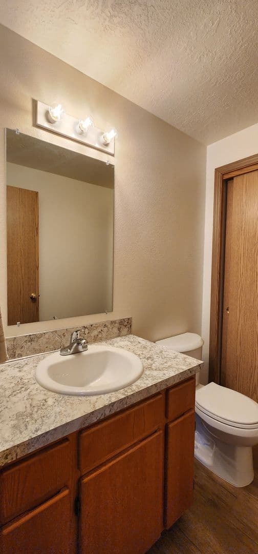 Keizer Apartment: 4022 Holly Ct NE