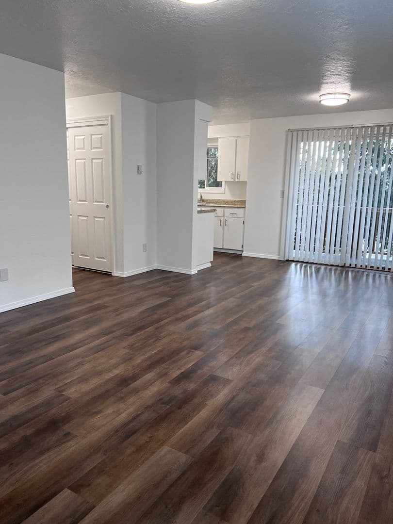 Salem Apartment: 3459 Hawthorne Ave NE