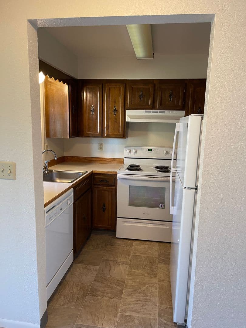 Salem Apartment: 396 Waldo Avenue SE