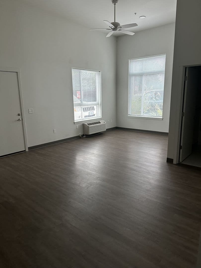 Salem Apartment: 990 Broadway St NE